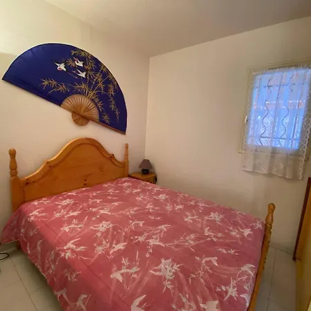 Charmante T2 Avec Terrasse, Clim En Option, Parking Privé, Proche Et Commerces - Fr-1-81-279 *