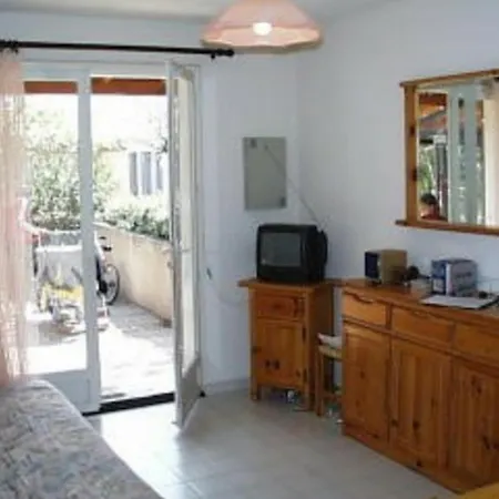 Charmante T2 Avec Terrasse, Clim En Option, Parking Prive, Proche Et Commerces - Fr-1-81-279 וילה