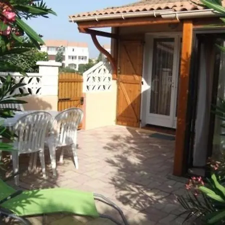 Charmante T2 Avec Terrasse, Clim En Option, Parking Prive, Proche Et Commerces - Fr-1-81-279 *