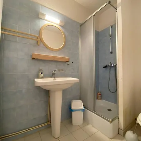 Charmante T2 Avec Terrasse, Clim En Option, Parking Prive, Proche Et Commerces - Fr-1-81-279